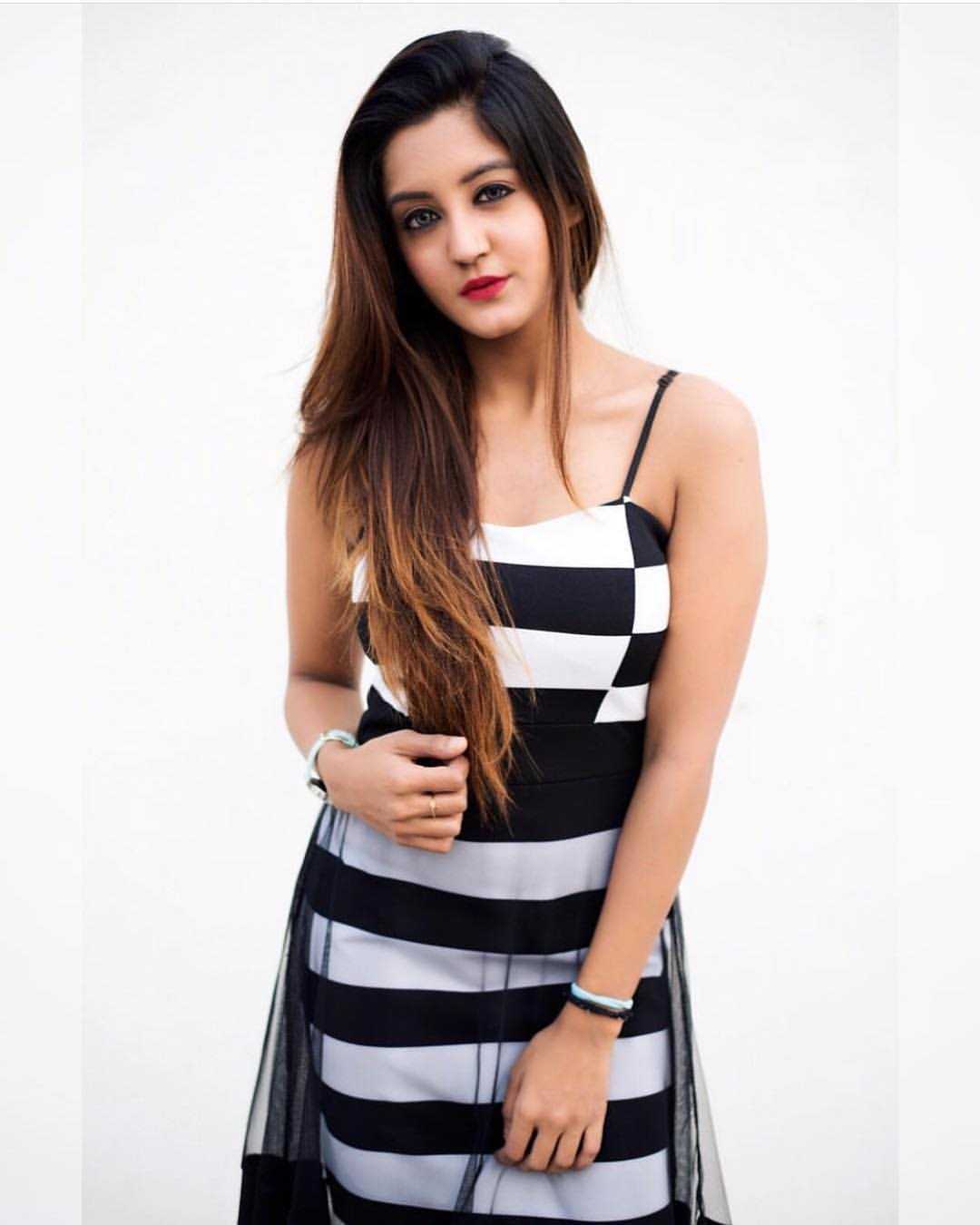 Salni Gupta Daman Escort Service