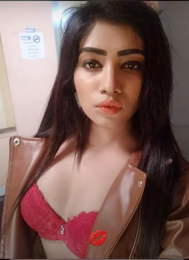 Savita Glamorous Mount Abu Escorts 