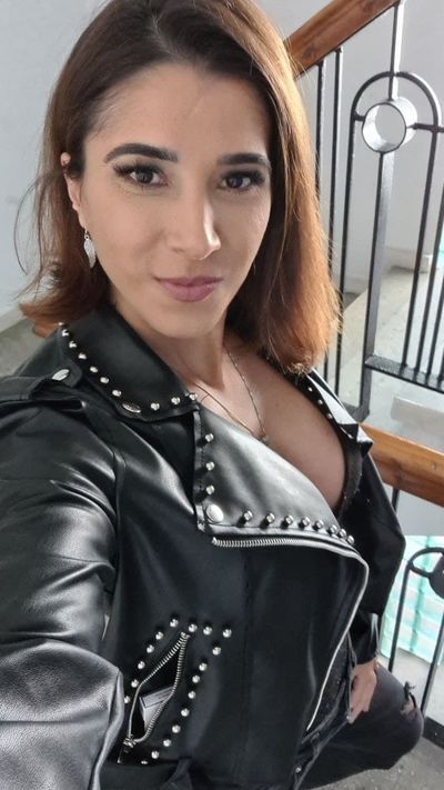 Mira - Indian escort in Bengaluru photo 1 of 2