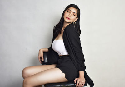 Sonya, Aexy VIP hottie with endless legs for you.