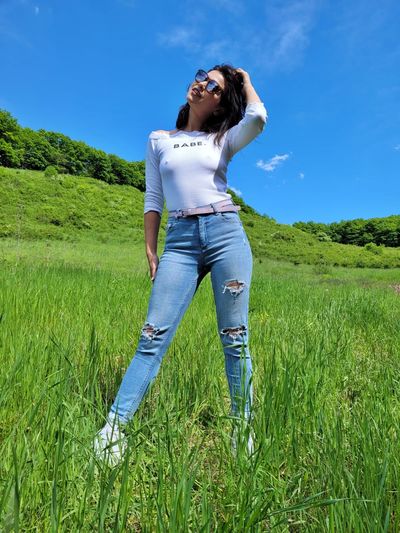Manvi Housewive Escort