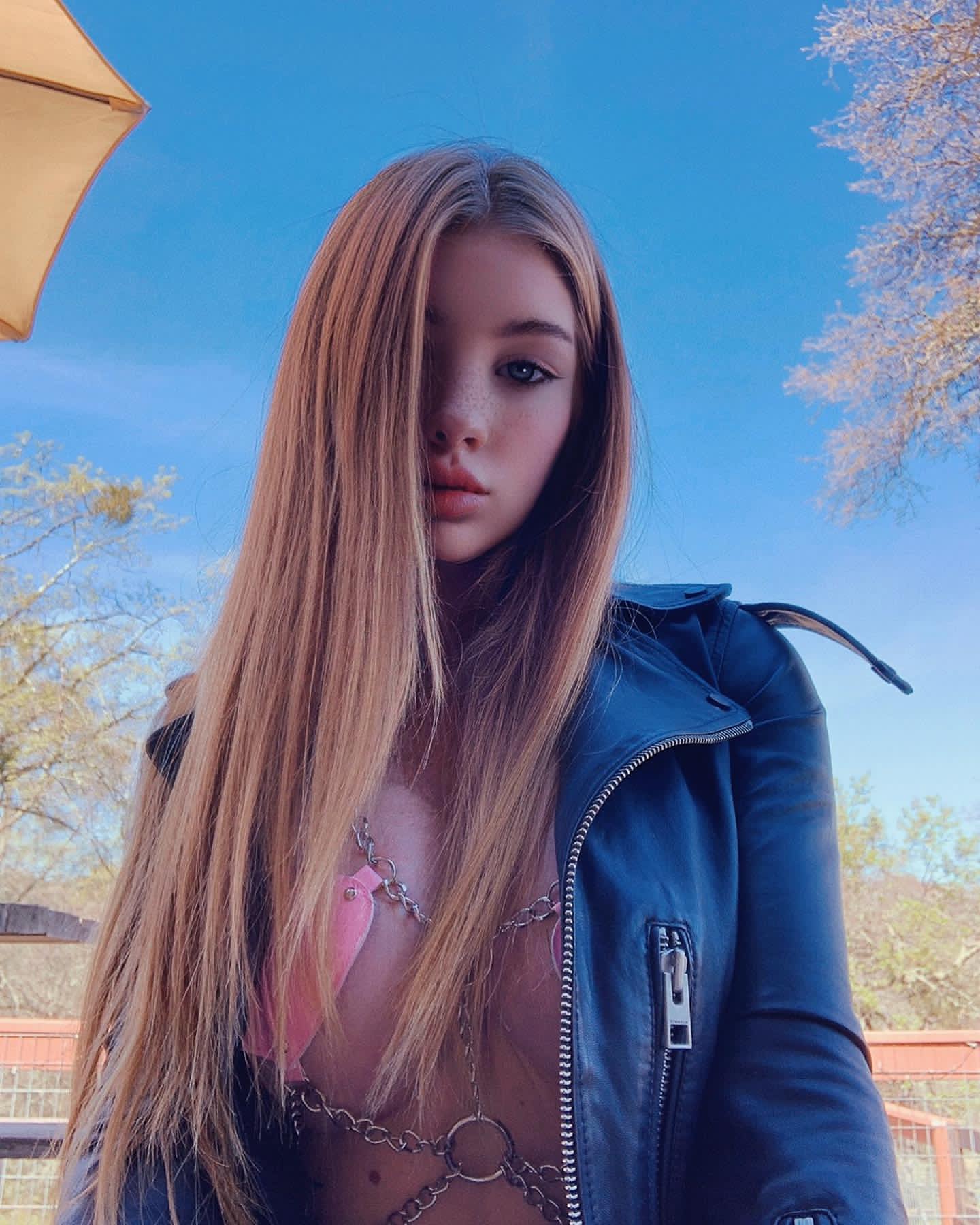 Leslie - Caucasian escort in Paris photo 1 of 6