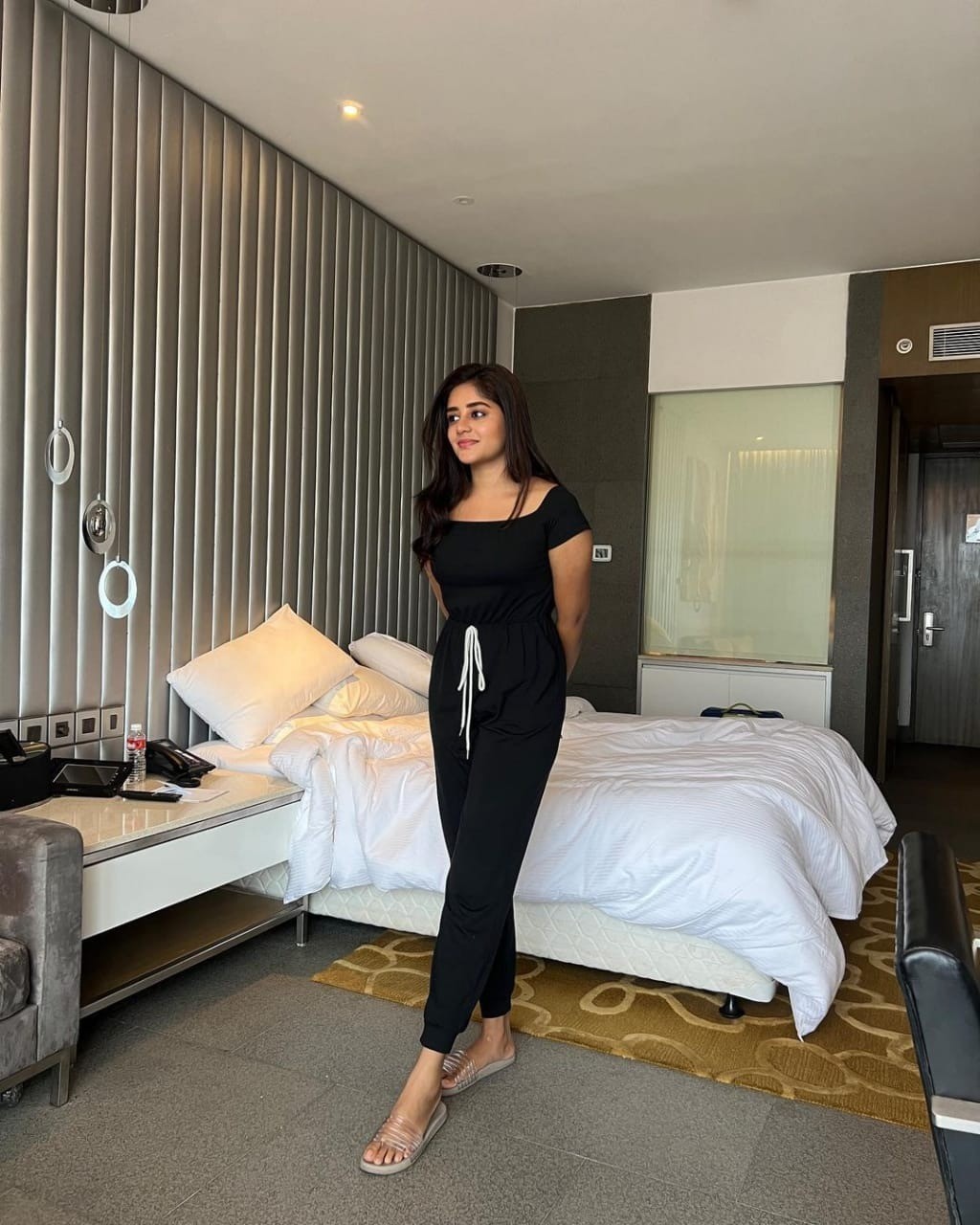 VIP HIGH PROFILE COLLEGE GIRL HOT & SEXY BHABHI FULL SERVICE