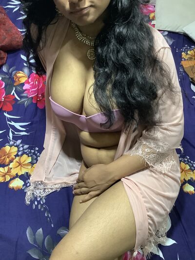 Simran - Indian escort in Allahabad photo 1 of 4