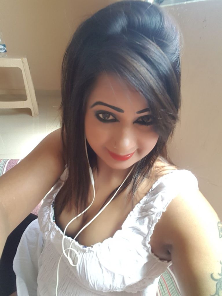 Savita - Indian escort in Mount Abu photo 1 of 2