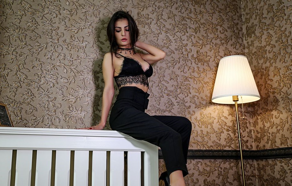 Riya Escort
