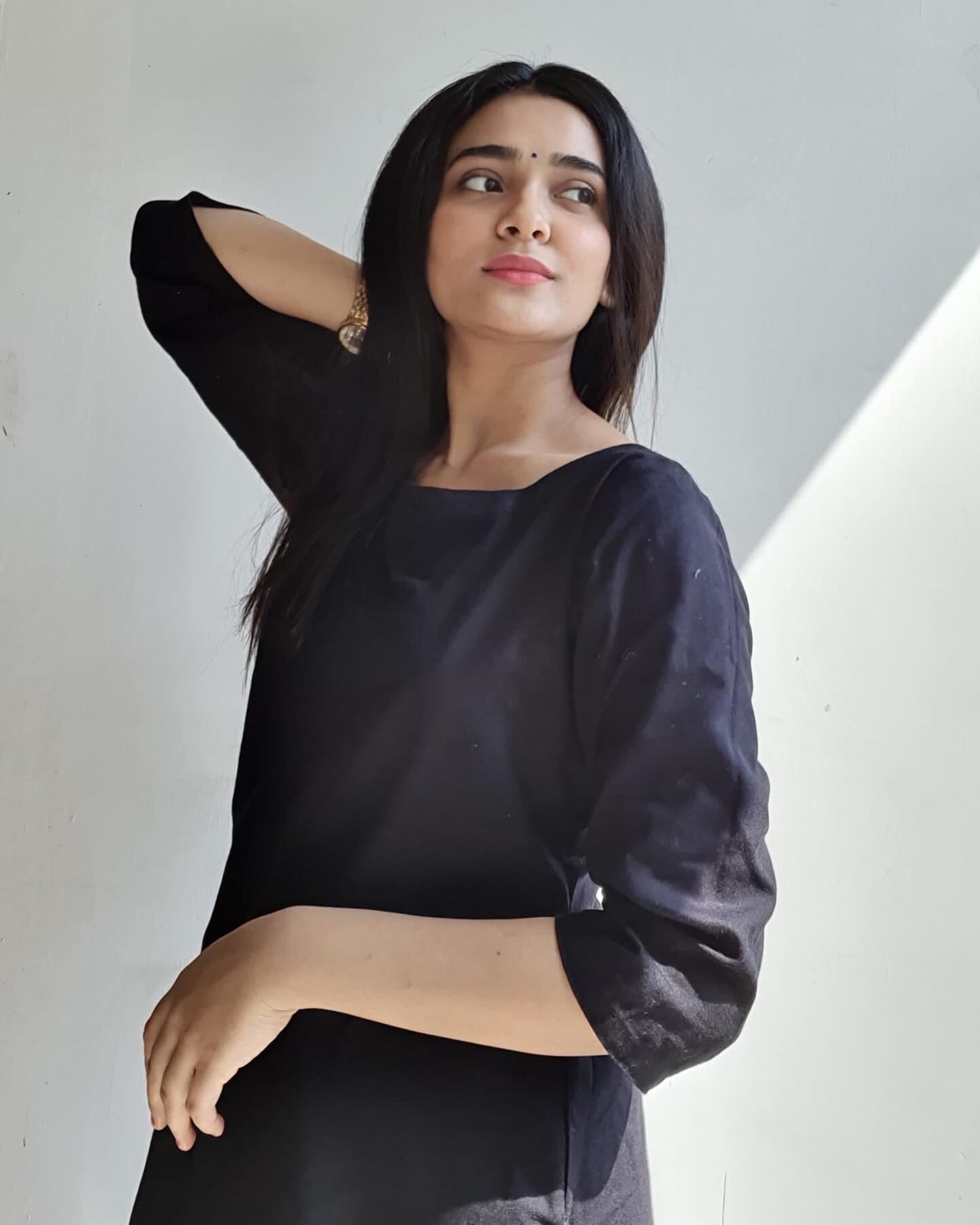 Lara 24/7 Escort Service Available in Gandhinagar Book Now
