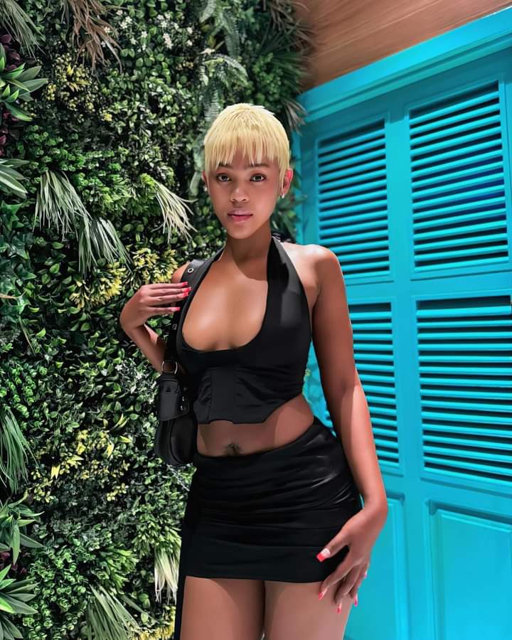 Liz African escort Girl in Ahmedabad for free booking