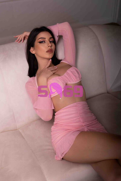 Feel Comfortable With The Escorts in Gurgaon - 21926