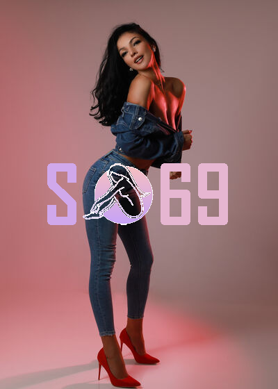 Hot College Girl and Hot Housewife Available - 20527